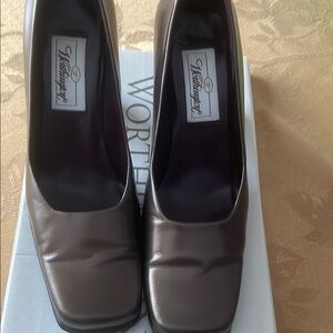 women 8 medium color bronze  worn one time